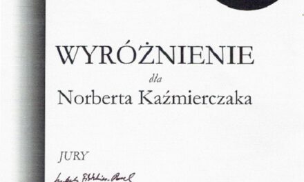 (…) „BO STĄD NIE MA UCIECZKI, A KAŻDE ODEJŚCIE/ JEST PĘTLĄ, KTÓRA ZAWSZE KOŃCZY SIĘ POWROTEM”