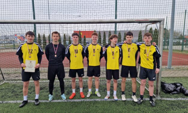 Brązowy medal chłopców w turnieju piłki nożnej