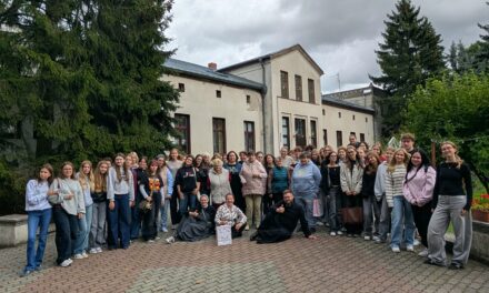 Odwiedziny, które zawsze wywołują uśmiech – Wolontariusze w DPS w Łopiennie