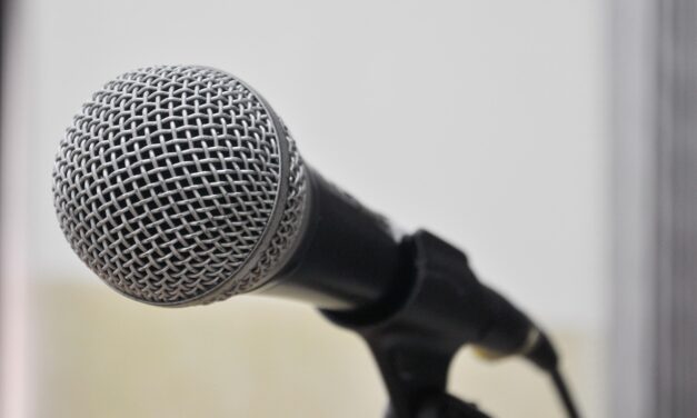 A MOŻE PROFESOR FARMACJI?