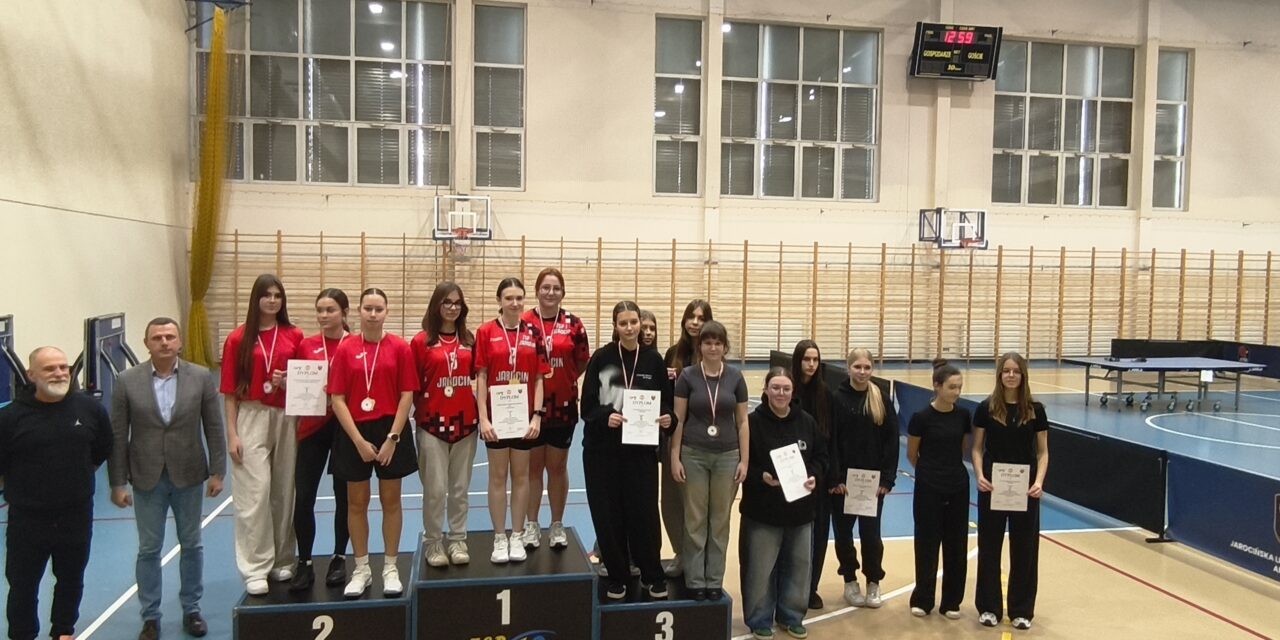 Rejonowe zmagania tenisowe z udziałem naszych uczniów