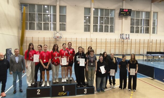 Rejonowe zmagania tenisowe z udziałem naszych uczniów