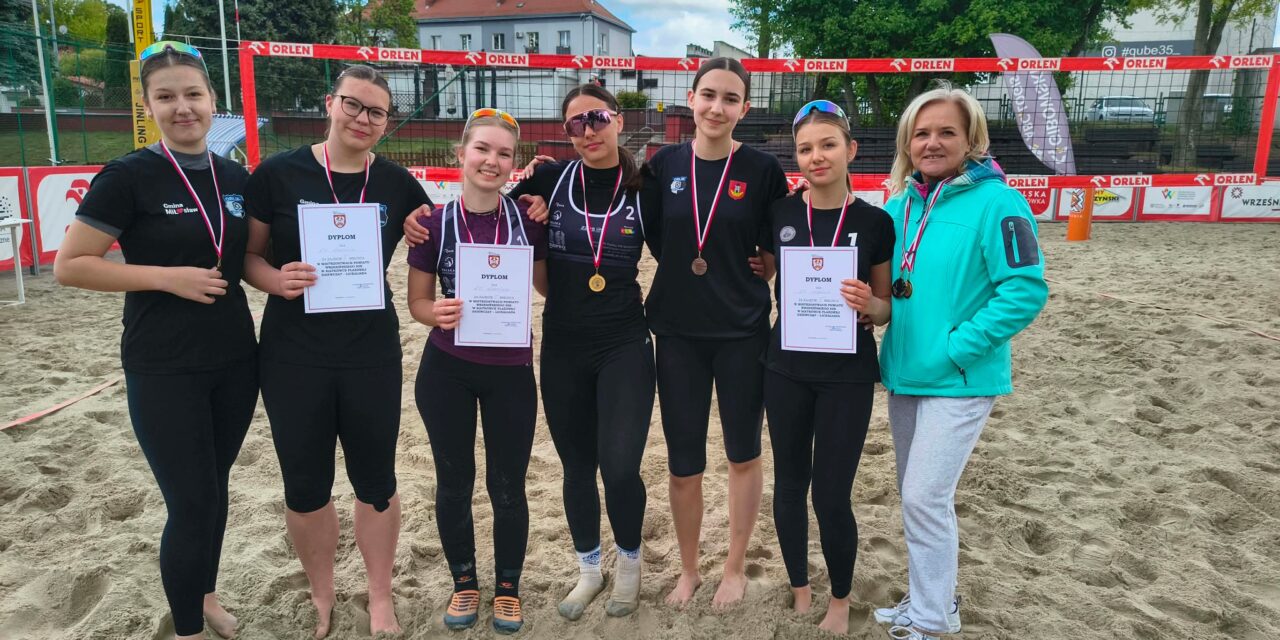 SIENIU DOMINUJE W PLAŻÓWCE!