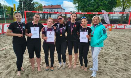SIENIU DOMINUJE W PLAŻÓWCE!