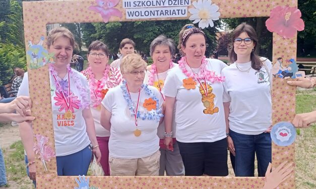 Radość, integracja i wielkie serca. III Szkolny Dzień Wolontariatu.